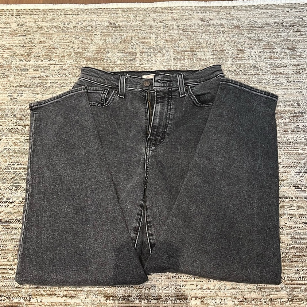 Levi’s high waisted tapered black jeans SIZE 26
